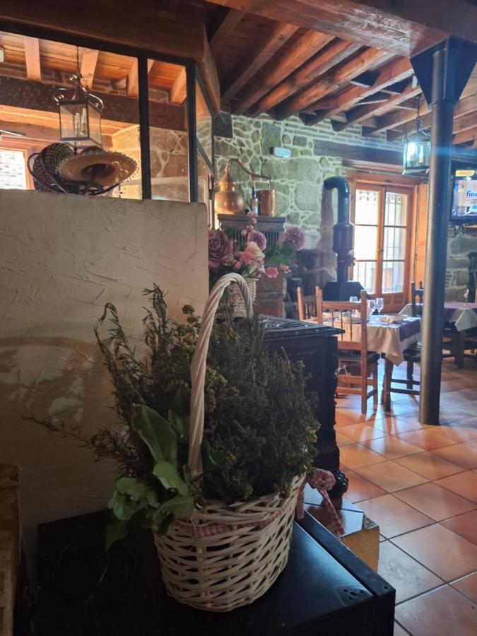 Hostal El Patio Restaurante San Bartolome de Pinares Luaran gambar
