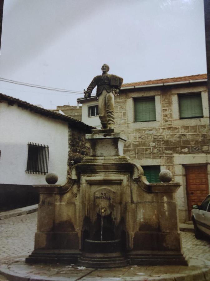 Hostal El Patio Restaurante San Bartolome de Pinares Luaran gambar